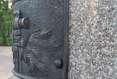 Памятник Ярополову Н.И., г. Ангарск, парк ДК Нефтехимиков