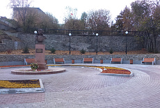 Сквер у памятника Челнокову